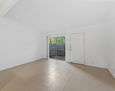 1905 Fairlawn Ln Ln - Photo Thumbnail 15