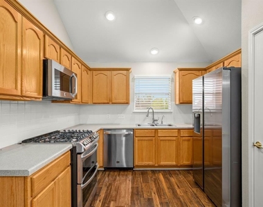 14901 Nuttall Dr - Photo Thumbnail 4