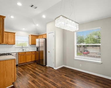 14901 Nuttall Dr - Photo Thumbnail 7