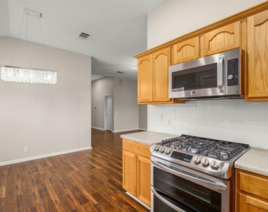 14901 Nuttall Dr - Photo Thumbnail 3