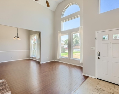 8904 Marthas Dr - Photo Thumbnail 1