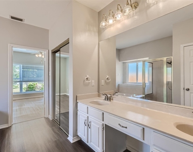 8904 Marthas Dr - Photo Thumbnail 7