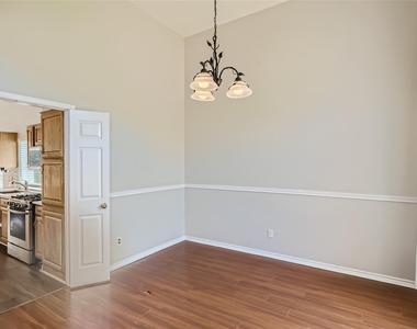 8904 Marthas Dr - Photo Thumbnail 9