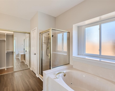 8904 Marthas Dr - Photo Thumbnail 6