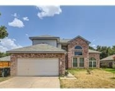 8904 Marthas Dr - Photo Thumbnail 11