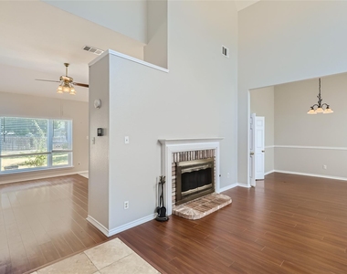 8904 Marthas Dr - Photo Thumbnail 2