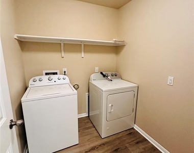 704 Silver Wing Dr - Photo Thumbnail 13