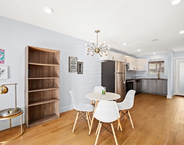 909 Reinli St - Photo Thumbnail 9