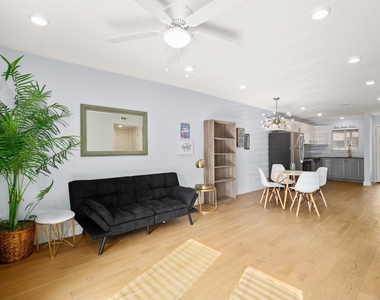 909 Reinli St - Photo Thumbnail 8