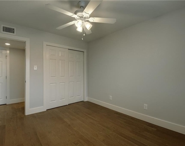 909 Reinli St - Photo Thumbnail 16