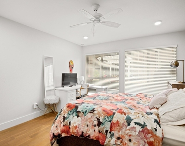 909 Reinli St - Photo Thumbnail 15