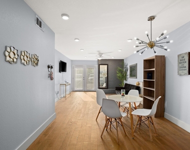 909 Reinli St - Photo Thumbnail 4
