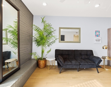 909 Reinli St - Photo Thumbnail 7