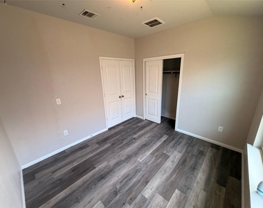1925 Alvarado Dr - Photo Thumbnail 10