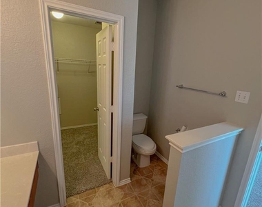 325 Altamont St - Photo Thumbnail 16