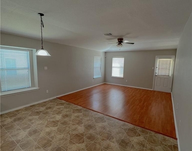 325 Altamont St - Photo Thumbnail 5