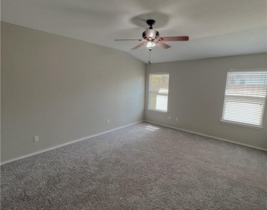325 Altamont St - Photo Thumbnail 13