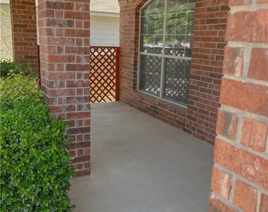 325 Altamont St - Photo Thumbnail 19