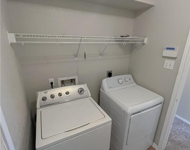 325 Altamont St - Photo Thumbnail 18