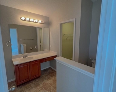 325 Altamont St - Photo Thumbnail 14