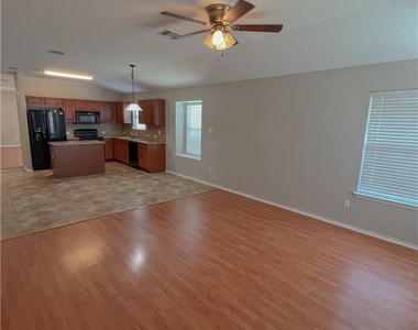 325 Altamont St - Photo Thumbnail 6