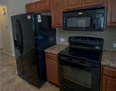 325 Altamont St - Photo Thumbnail 2
