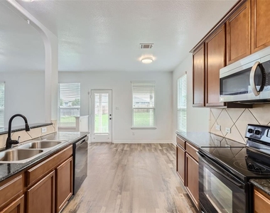 131 Lavaca Loop - Photo Thumbnail 7