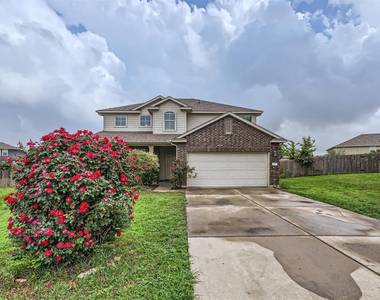 131 Lavaca Loop - Photo Thumbnail 1
