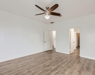 131 Lavaca Loop - Photo Thumbnail 10