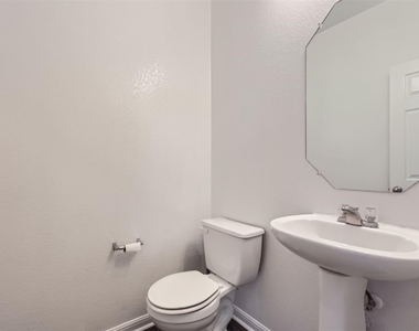 131 Lavaca Loop - Photo Thumbnail 8