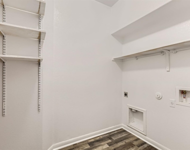 131 Lavaca Loop - Photo Thumbnail 13