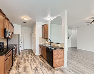 131 Lavaca Loop - Photo Thumbnail 5