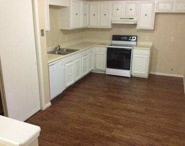 7100 Meadow Run - Photo Thumbnail 4