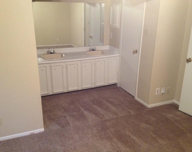 7100 Meadow Run - Photo Thumbnail 7