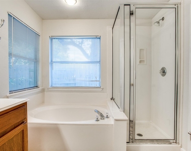 1314 Brighton Bend Ln - Photo Thumbnail 9
