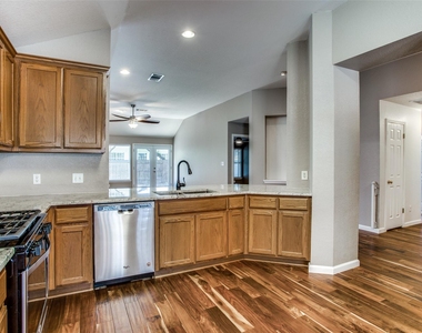 1314 Brighton Bend Ln - Photo Thumbnail 2