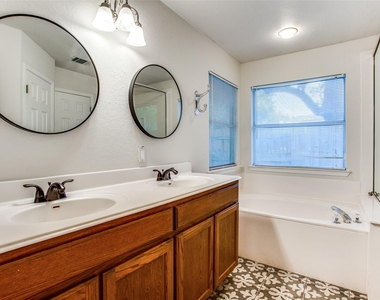 1314 Brighton Bend Ln - Photo Thumbnail 8