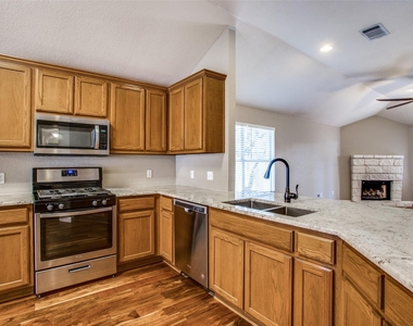 1314 Brighton Bend Ln - Photo Thumbnail 3
