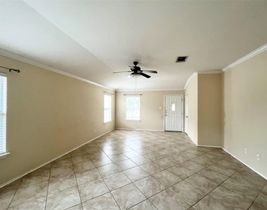 2428 Green Meadows Ln - Photo Thumbnail 3