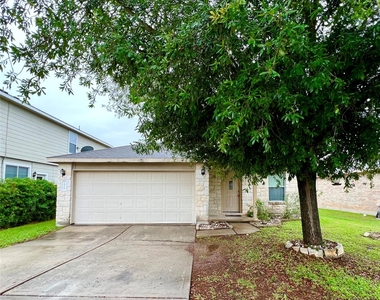 2428 Green Meadows Ln - Photo Thumbnail 7