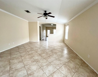 2428 Green Meadows Ln - Photo Thumbnail 6