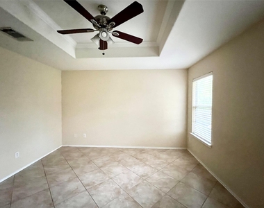 2428 Green Meadows Ln - Photo Thumbnail 2