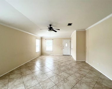 2428 Green Meadows Ln - Photo Thumbnail 4