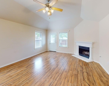 2816 Mission Tejas Dr - Photo Thumbnail 2