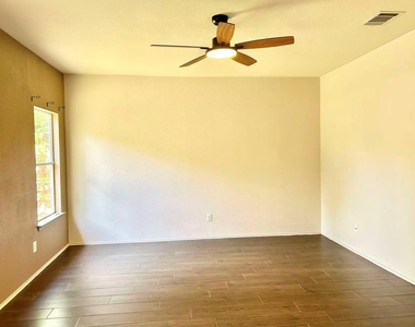 615 Settlement St - Photo Thumbnail 13