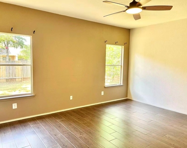 615 Settlement St - Photo Thumbnail 14