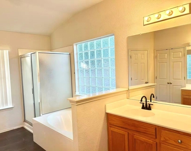 615 Settlement St - Photo Thumbnail 15