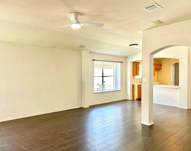 615 Settlement St - Photo Thumbnail 8