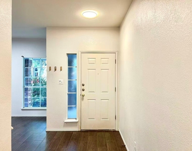 615 Settlement St - Photo Thumbnail 3