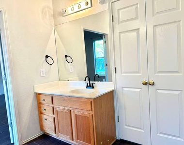615 Settlement St - Photo Thumbnail 18